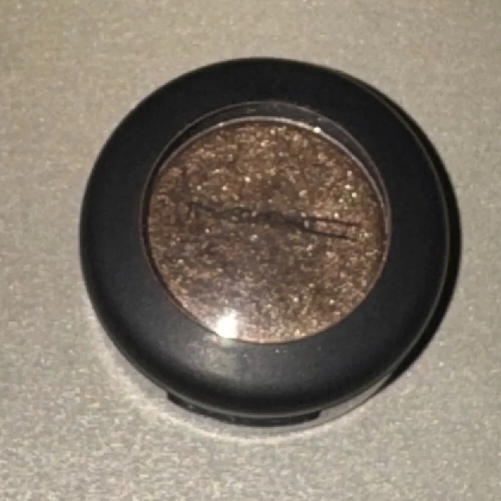 MAC Tempting Eyeshadow